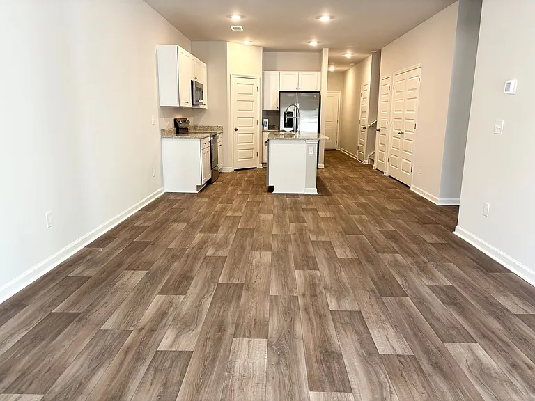 1033 Arborwood Dr SW — Photo 3