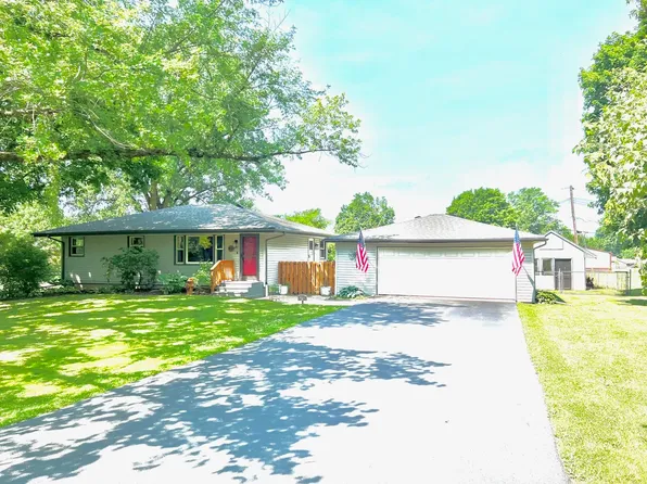 6141 Penguin Dr, Rockford, IL 61109