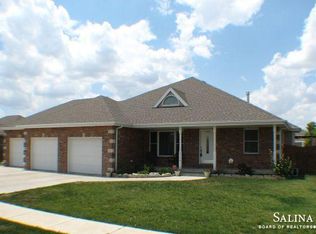 2116 Falconview Dr, Salina, KS 67401