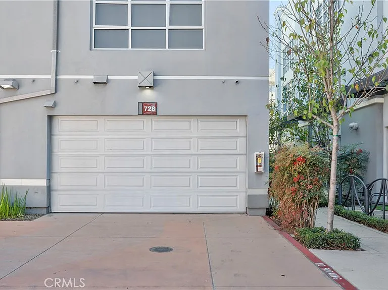 728 N Santiago St — Photo 31