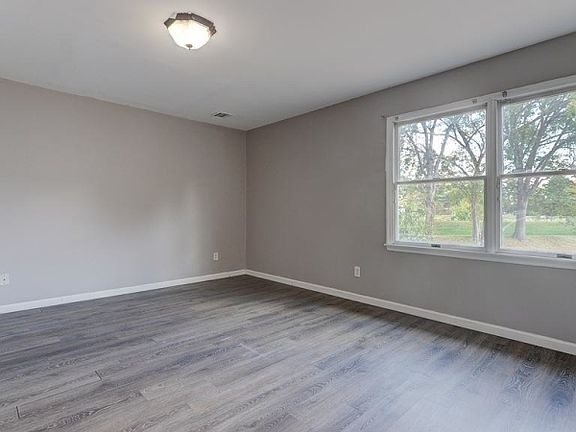 5th image of 589 Cherry St