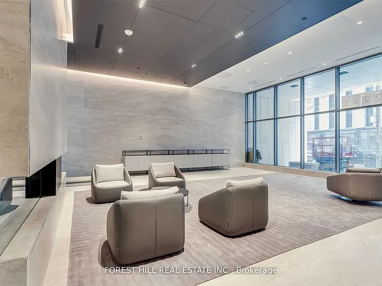 2221 Yonge St #5211 — Photo 17