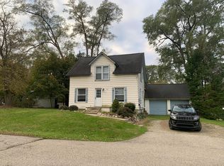 189 Angle Rd, Walled Lake, MI 48390