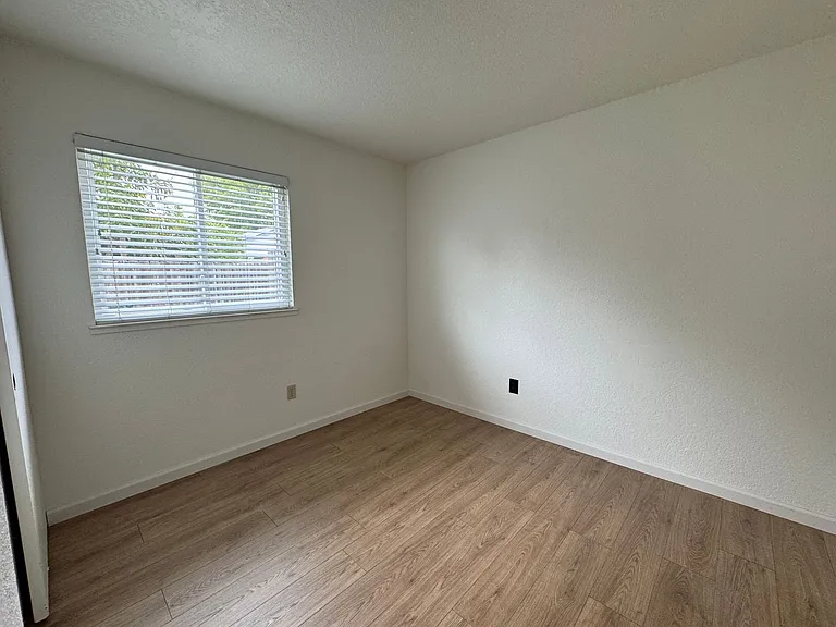 2047 Deauville Dr — Photo 19