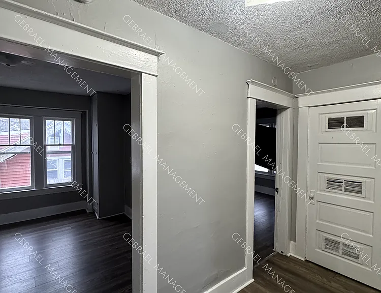 1635 Holmes St — Photo 12