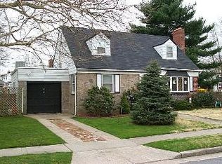 46 Laurel Dr, New Hyde Park, NY 11040