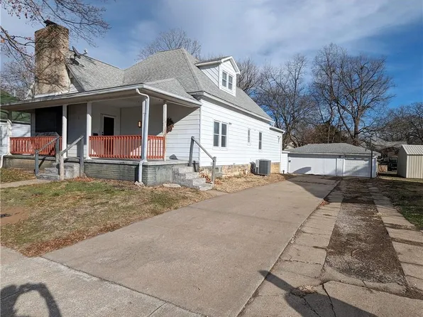 319 S Spring St, Nevada, MO 64772