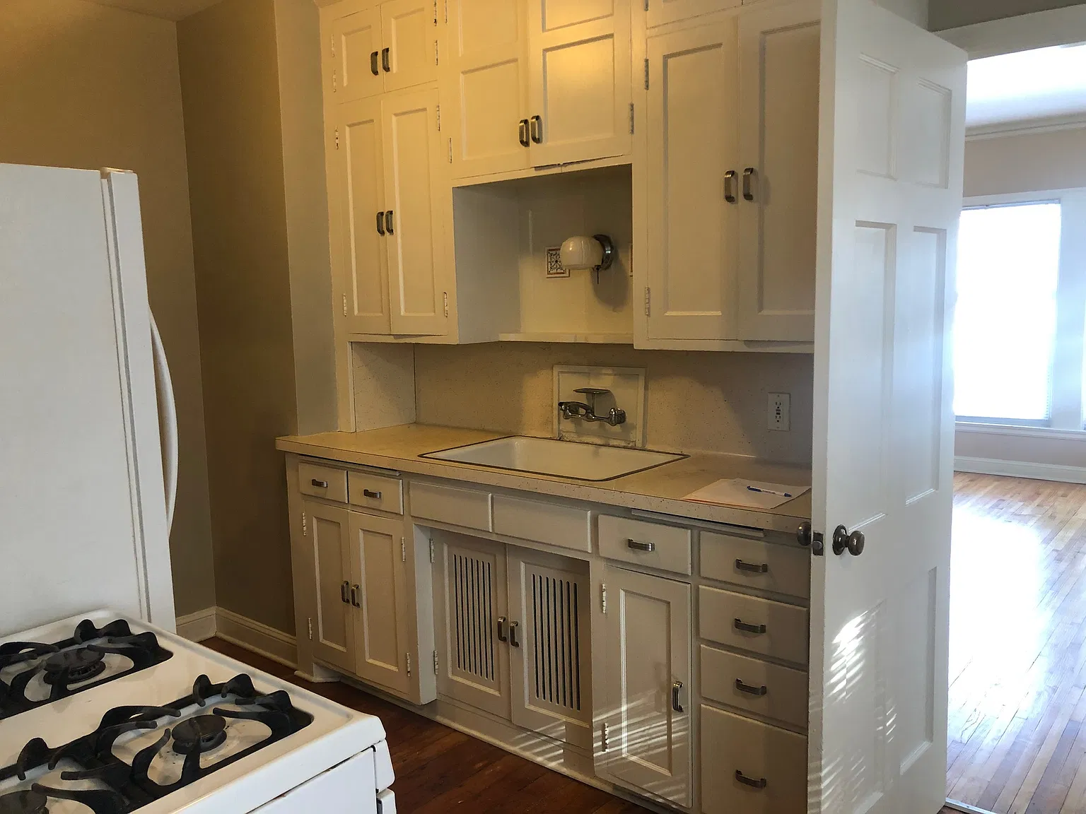 2 bed, 750 sqft, $1,500 — Photo 3