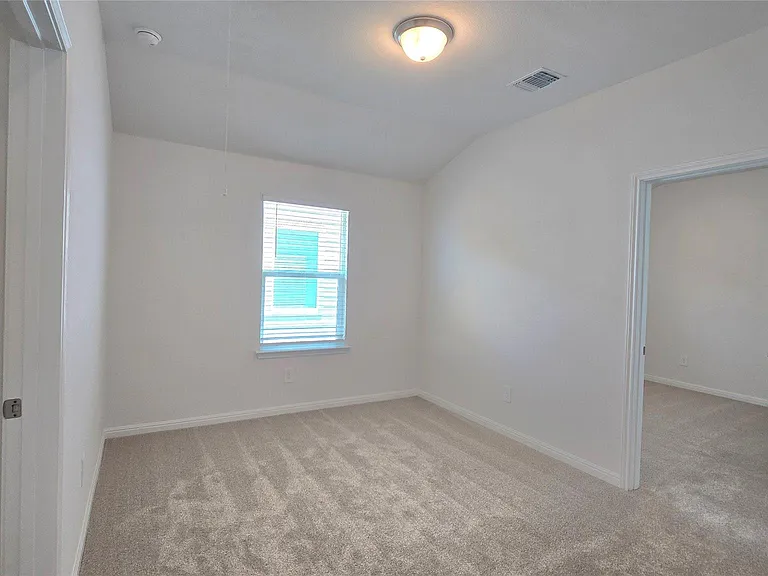 122 Holmby Dr — Photo 18