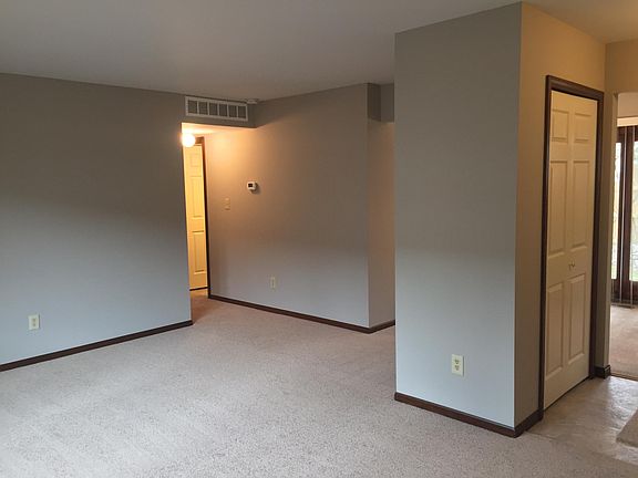 3rd image of 1700 Valparaiso St APT 205