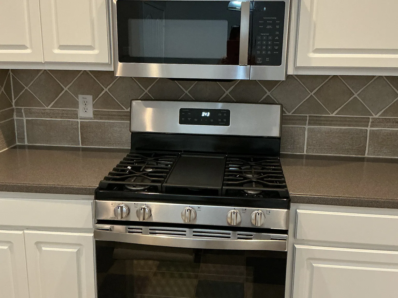 3 bed, 1988 sqft, $2,500 — Photo 4