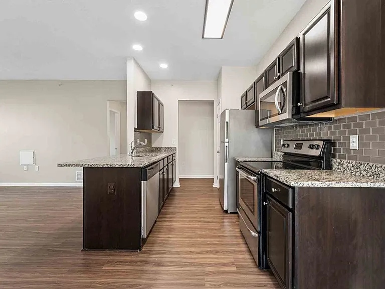 Auburn Creek Apartment Homes — Photo 20
