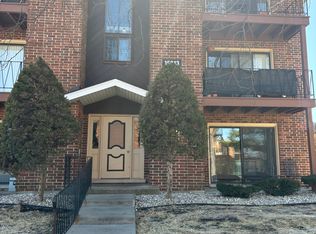 15813 Terrace Dr APT 1AR, Oak Forest, IL 60452