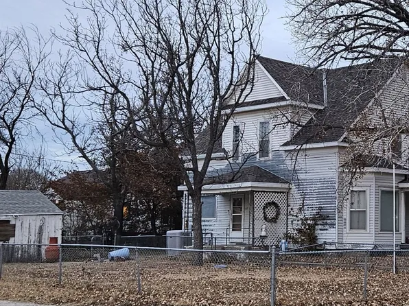 1000 Cottonwood St, Ellis, KS 67637