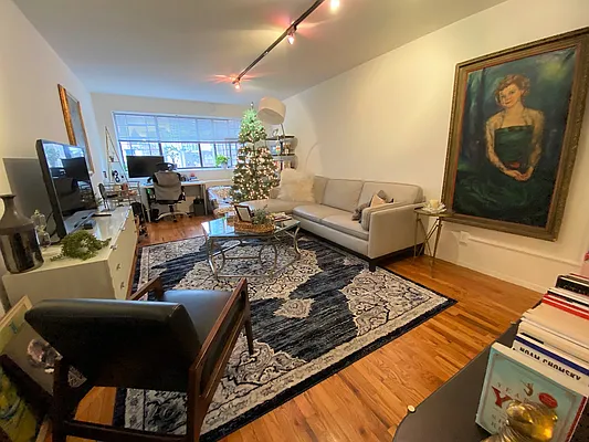 Rented by City Connections Realty | media 11