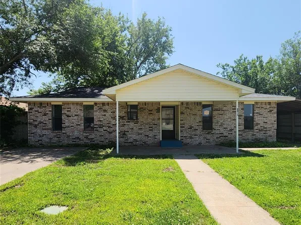 2413 7th St, Prague, OK 74864