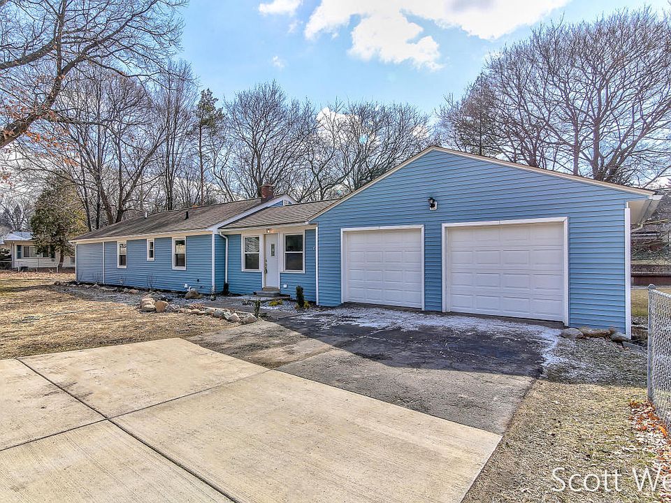 1st image of 808 Lamberton St NE
