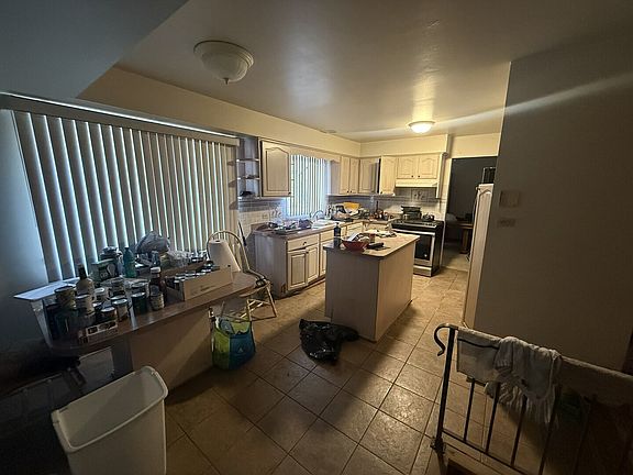 5th image of 857 Academy Ave