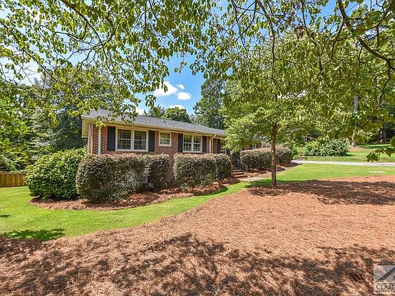 3rd image of 139 Clifton Dr