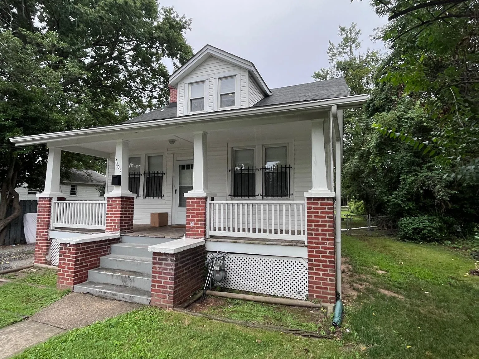 5 bed, 1500 sqft, $5,300 — Photo 2