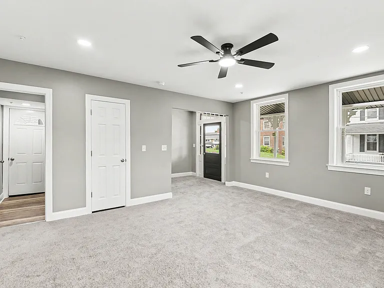20 Walnut St — Photo 3