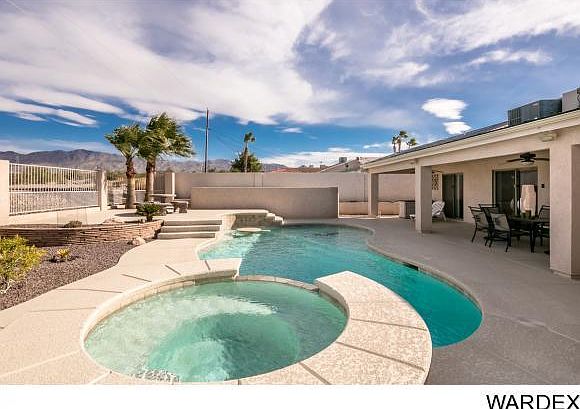 2nd image of 2801 Oakridge Dr