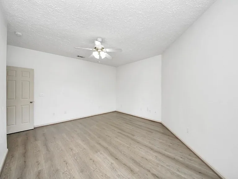 10535 Emnora Ln — Photo 35
