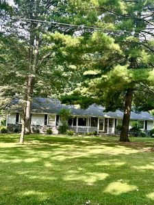 1502 Lakeview Dr, Hillsdale, MI, 49242