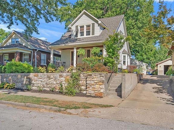 2nd image of 4423 Genessee St