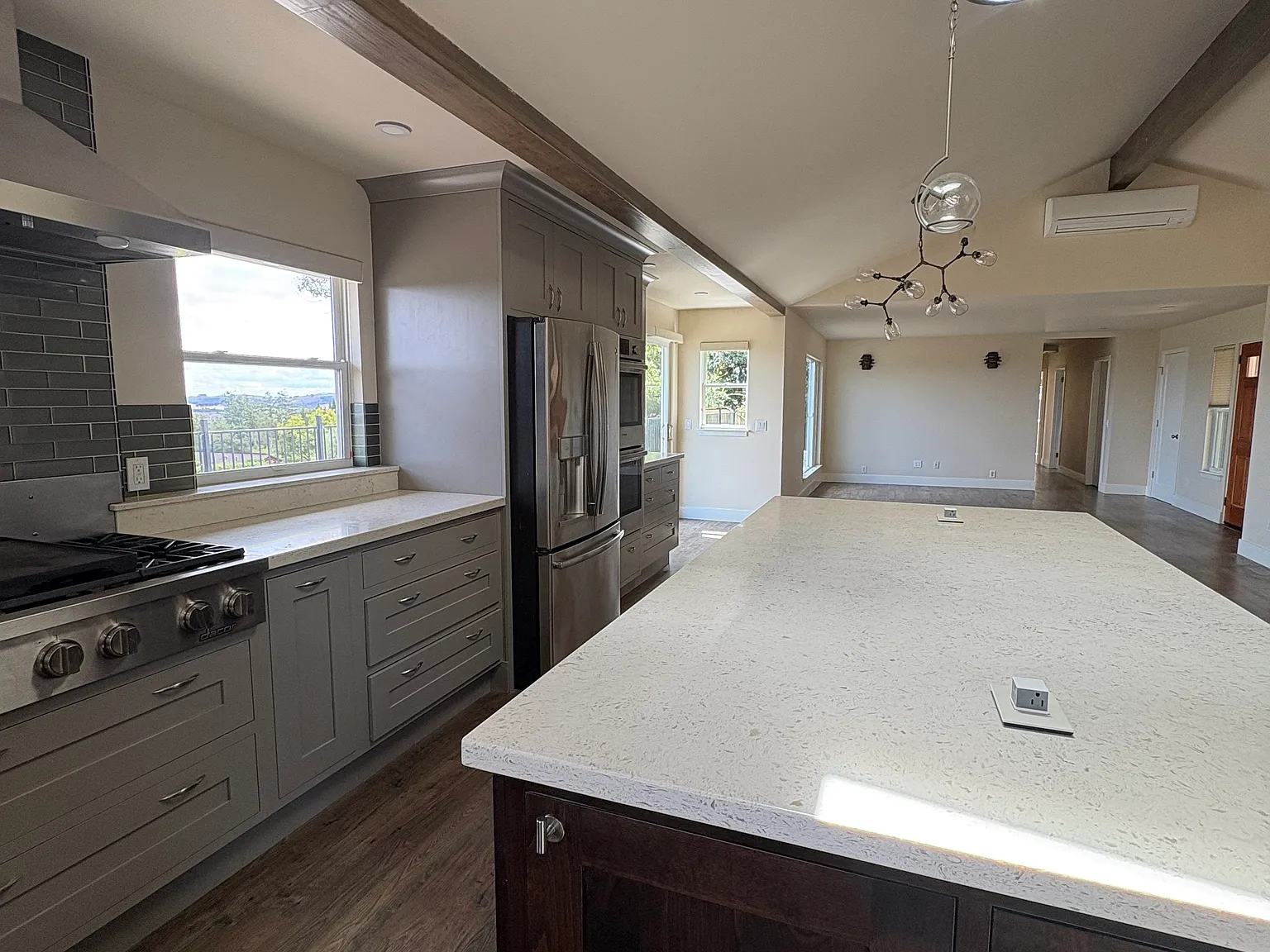 3 bed, 2.5 bath, 1400 sqft, $5,500 — Photo 3
