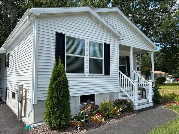 1 Cheryl Ln, Coventry, RI 02816