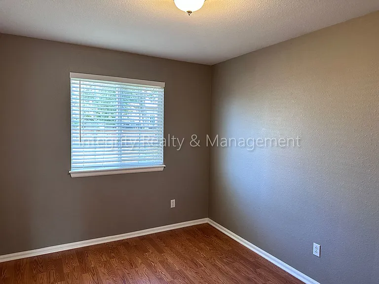 1041 Laurenwood Ln — Photo 39