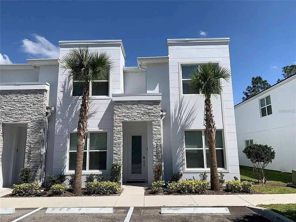 4 bed, 3.0 bath, 1888 sqft, $2,500 — Photo 1