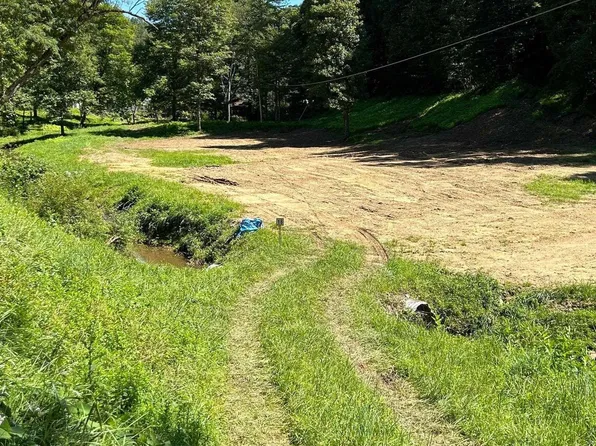 18 Countryside Dr, Buckhannon, WV 26201