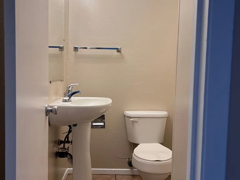 418 N Oak St — Photo 10