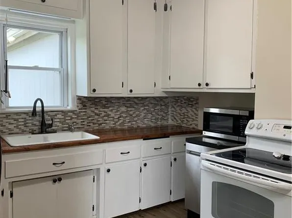 2004 S 5th St, Leavenworth, KS 66048