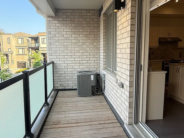 209 The Donway E — Photo 16