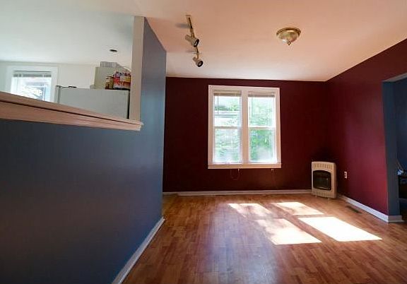 5th image of 122 Conklin Ave