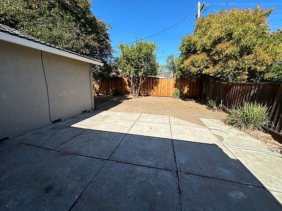 2nd image of 1621 Willowgate Dr