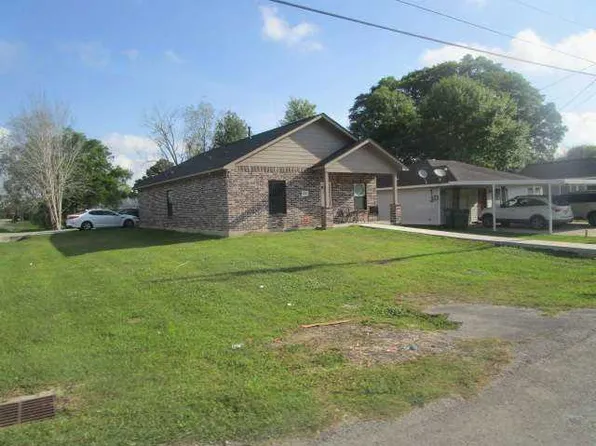3190 Cartwright St, Beaumont, TX 77701