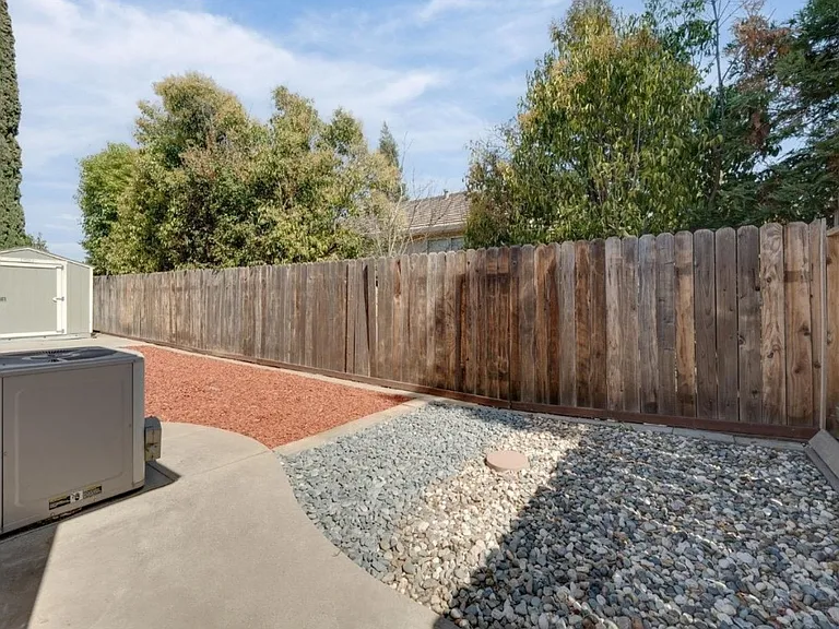 8409 Thornbury Dr — Photo 16