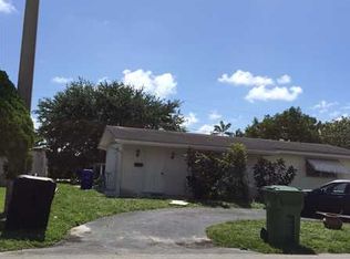 1121 NW 85th Way, Hollywood, FL 33024