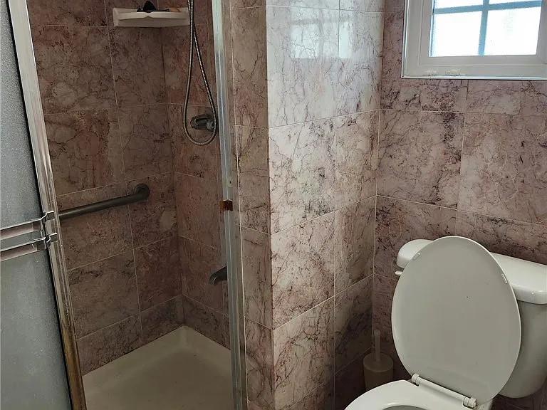 628 W Floral Dr — Photo 8