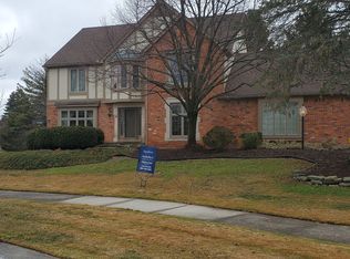 2070 Sundew Dr, Troy, MI 48098