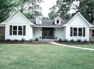 2428 Chantilly Ln, Conroe, TX 77384