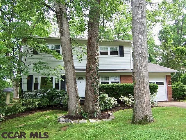 2095 N Oak Ln photo 1