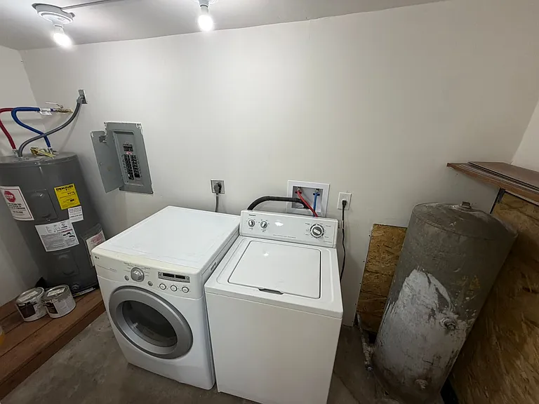3435 Kathryn Ave NE — Photo 21