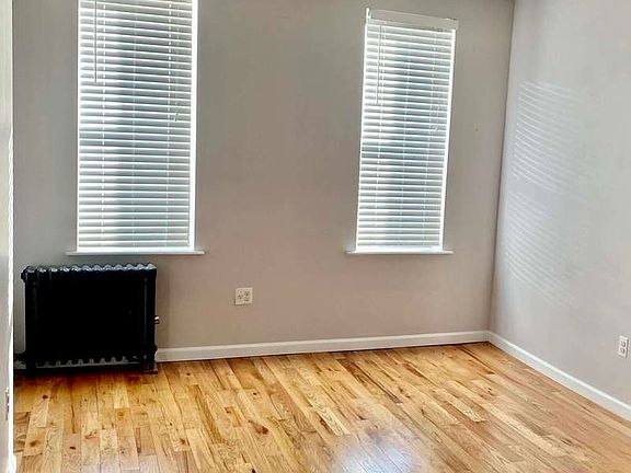 3rd image of 323 Chauncey St APT 2A