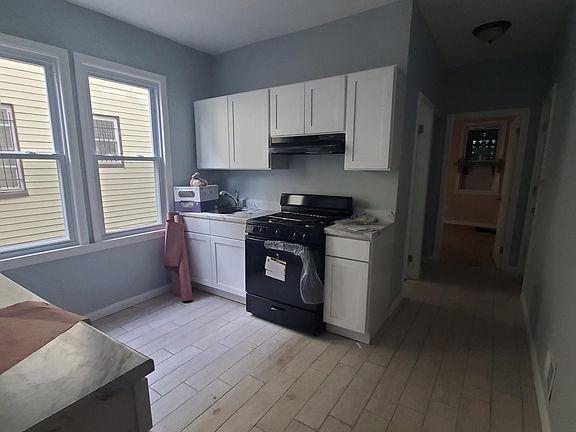 5th image of 43 Underwood St Floor 1