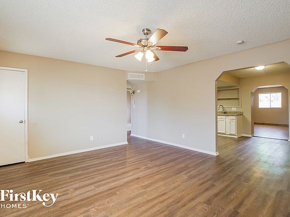 3rd image of 1512 W Grovers Ave